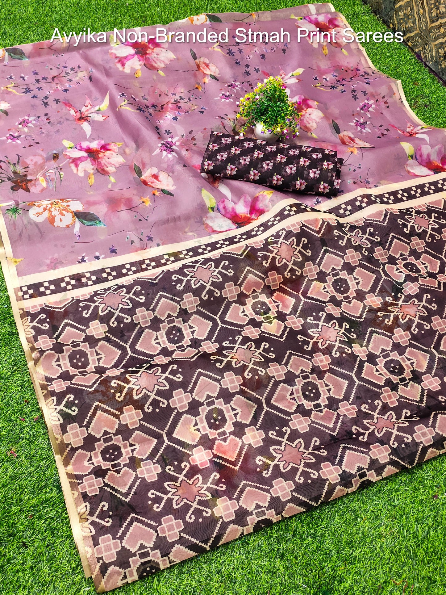 Avyika Non-Branded Stmah Print Sarees