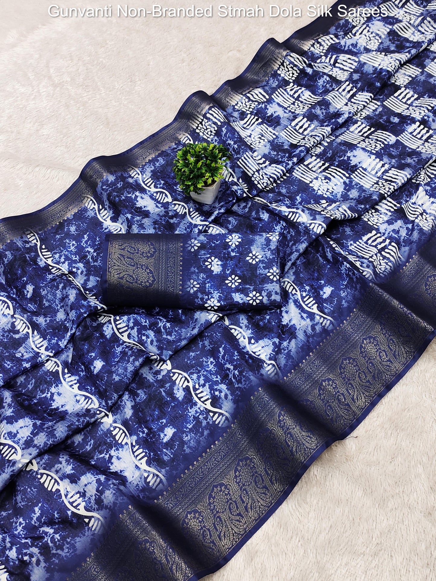 Gunvanti Non-Branded Stmah Dola Silk Sarees