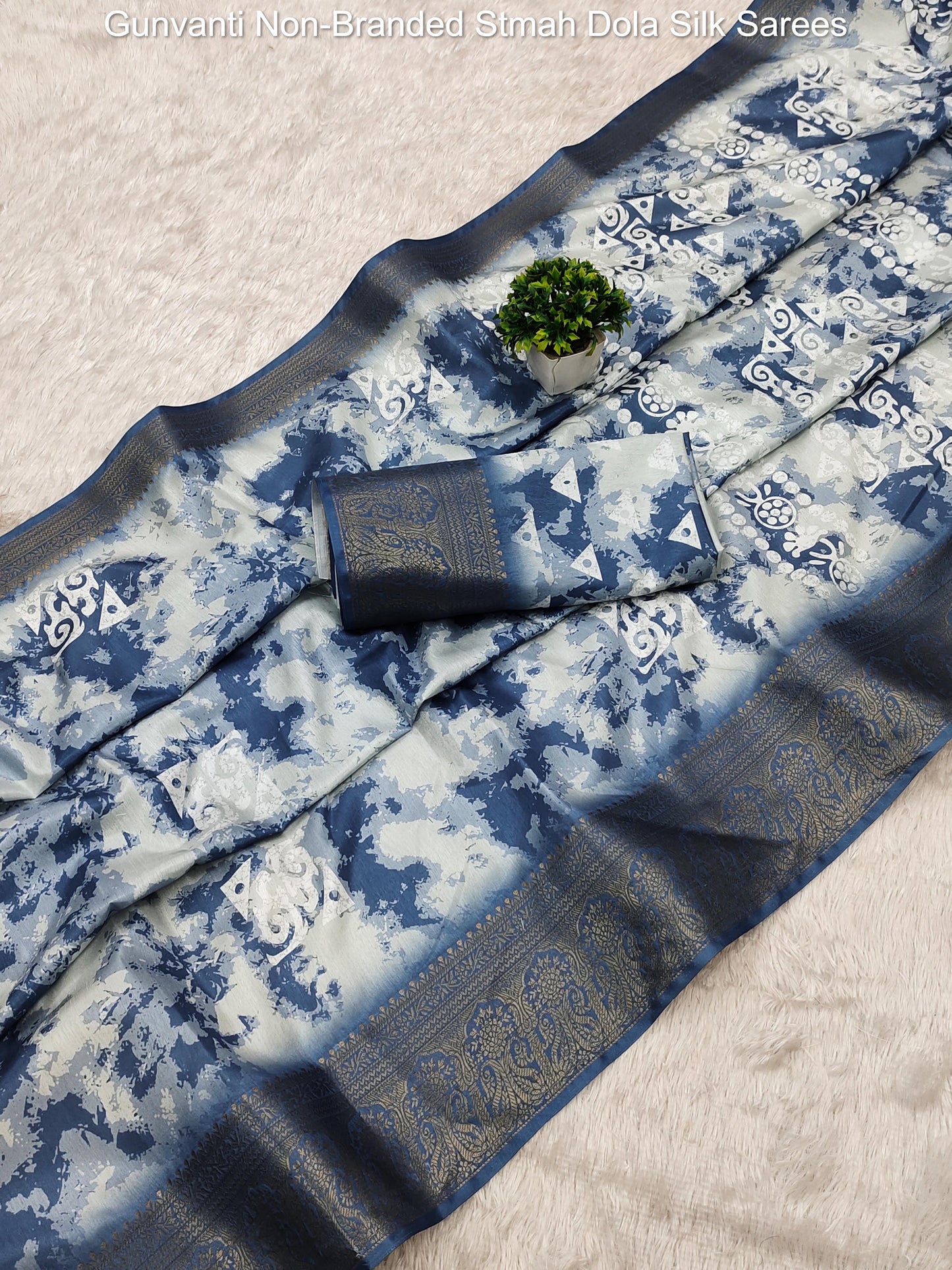 Gunvanti Non-Branded Stmah Dola Silk Sarees