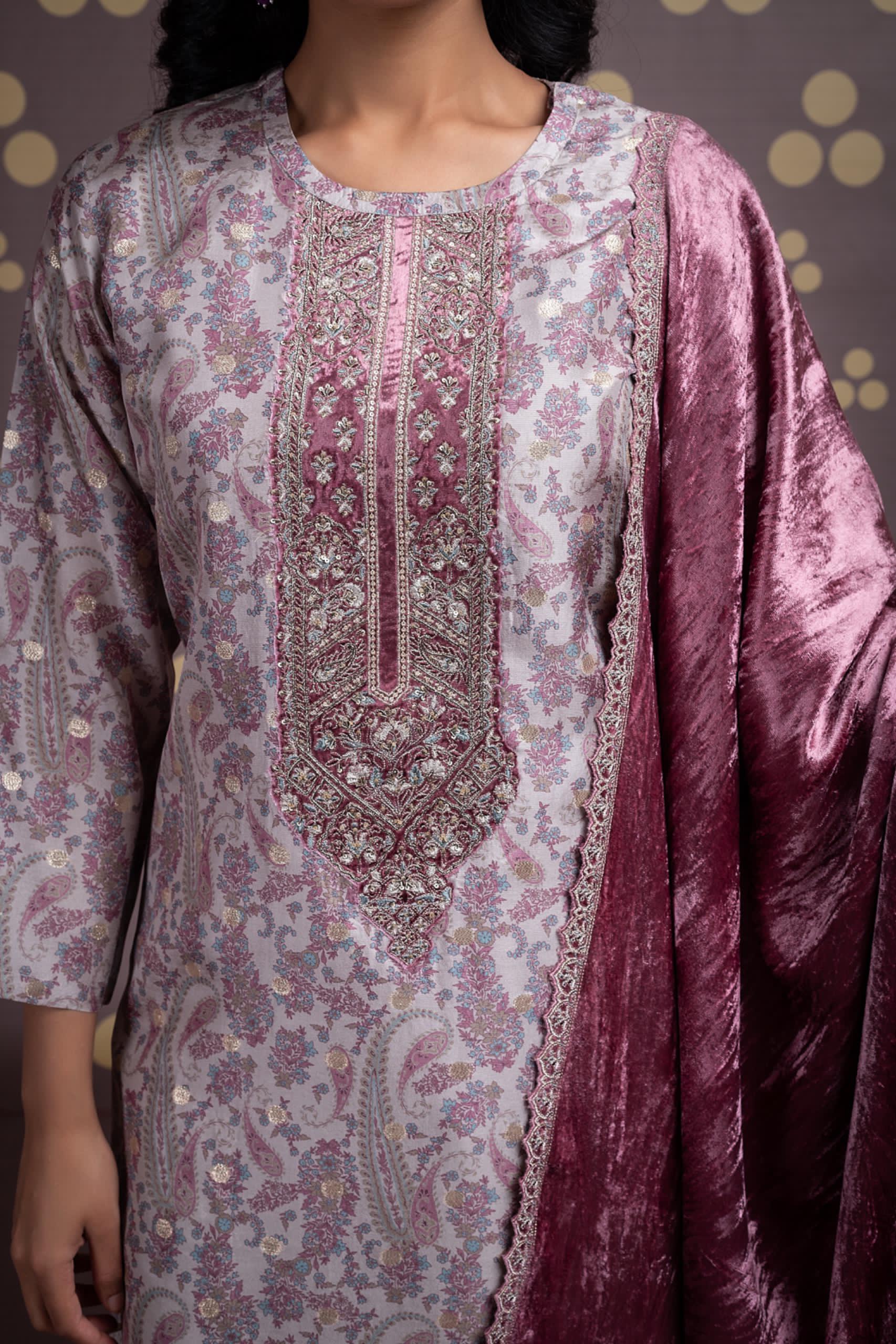 Karshi Naariti Embroidery Velvet Suits