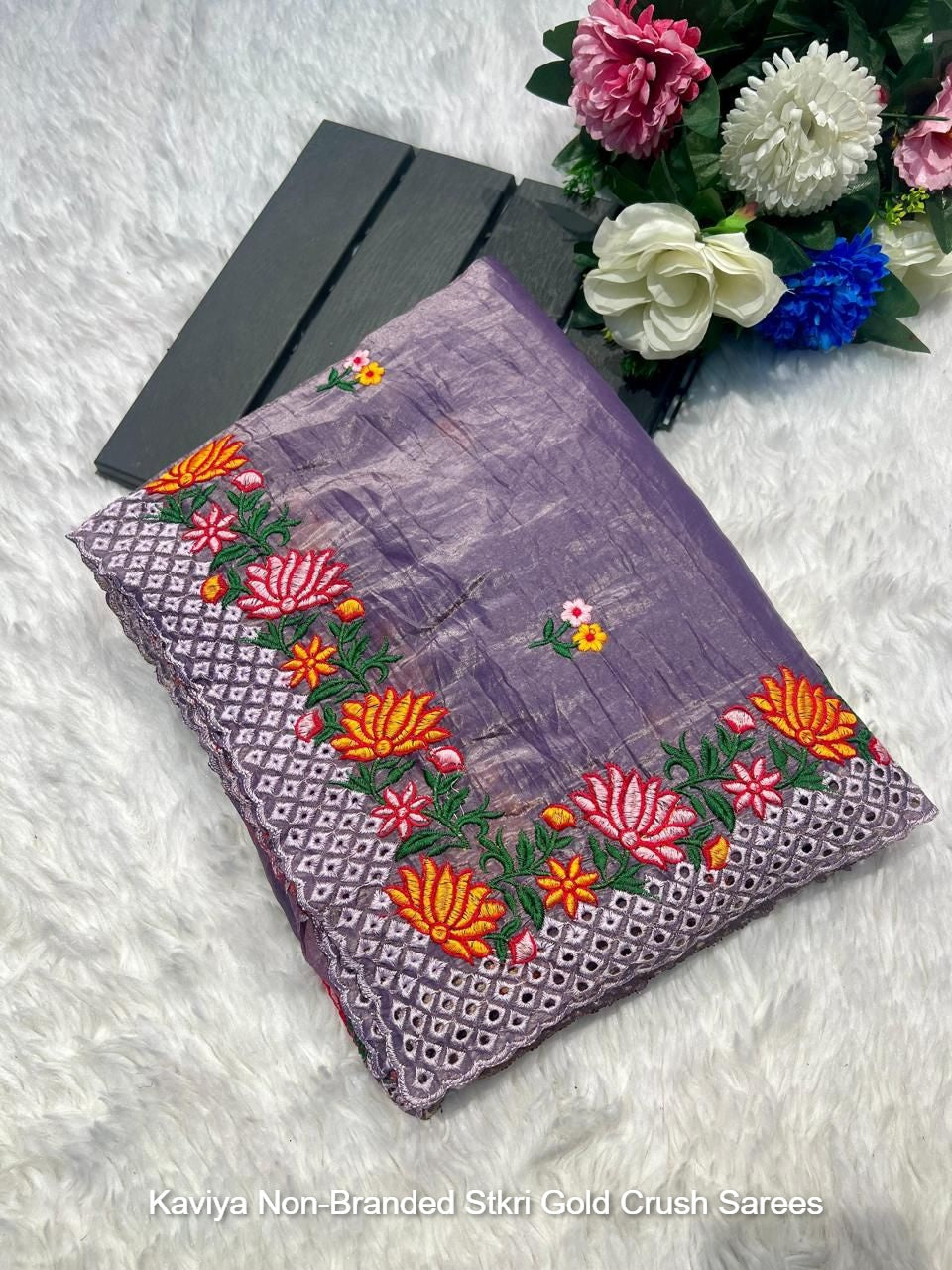 Kaviya Non-Branded Stkri Gold Crush Sarees