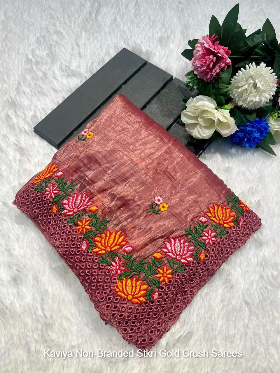 Kaviya Non-Branded Stkri Gold Crush Sarees