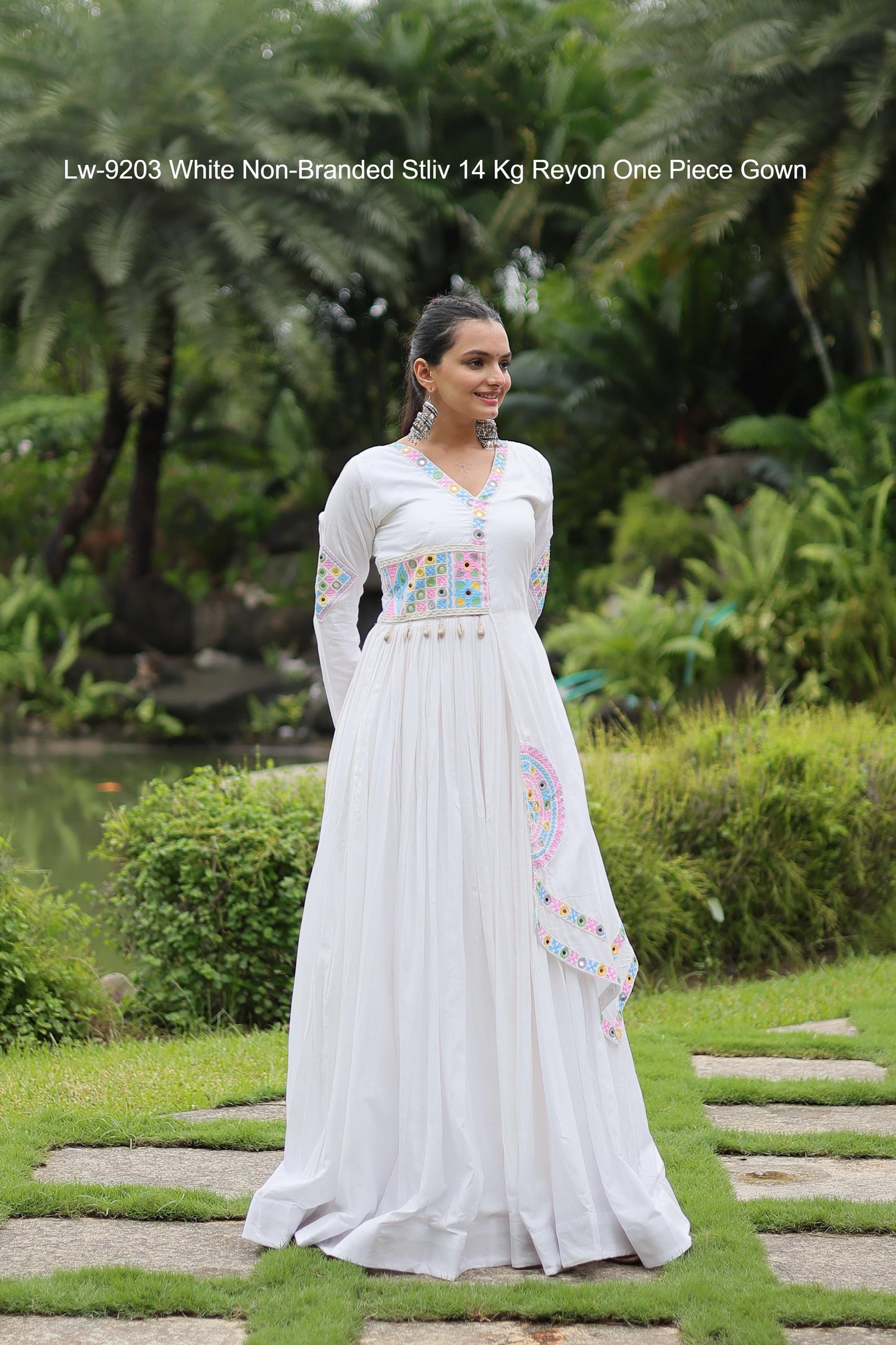 Lw-9203 White Non-Branded Stliv 14 Kg Reyon One Piece Gown