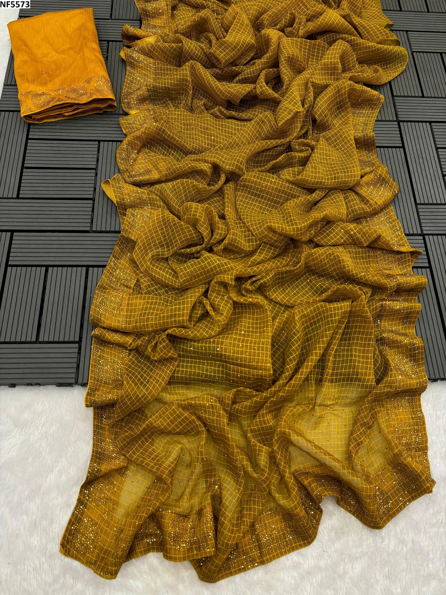 Nf5573 Chex Vmk. Sarees