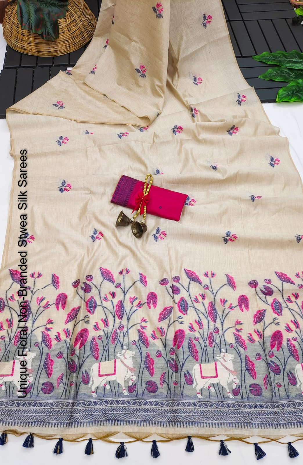 Unique Floral Non-Branded Stwea Silk Sarees