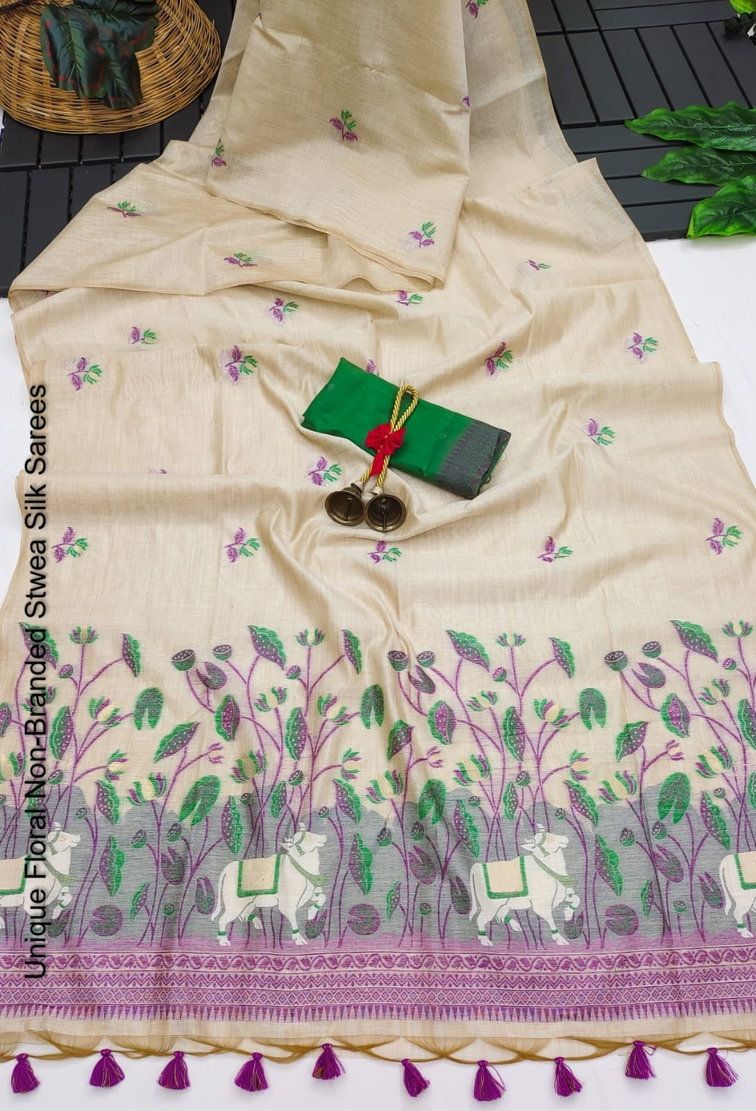 Unique Floral Non-Branded Stwea Silk Sarees