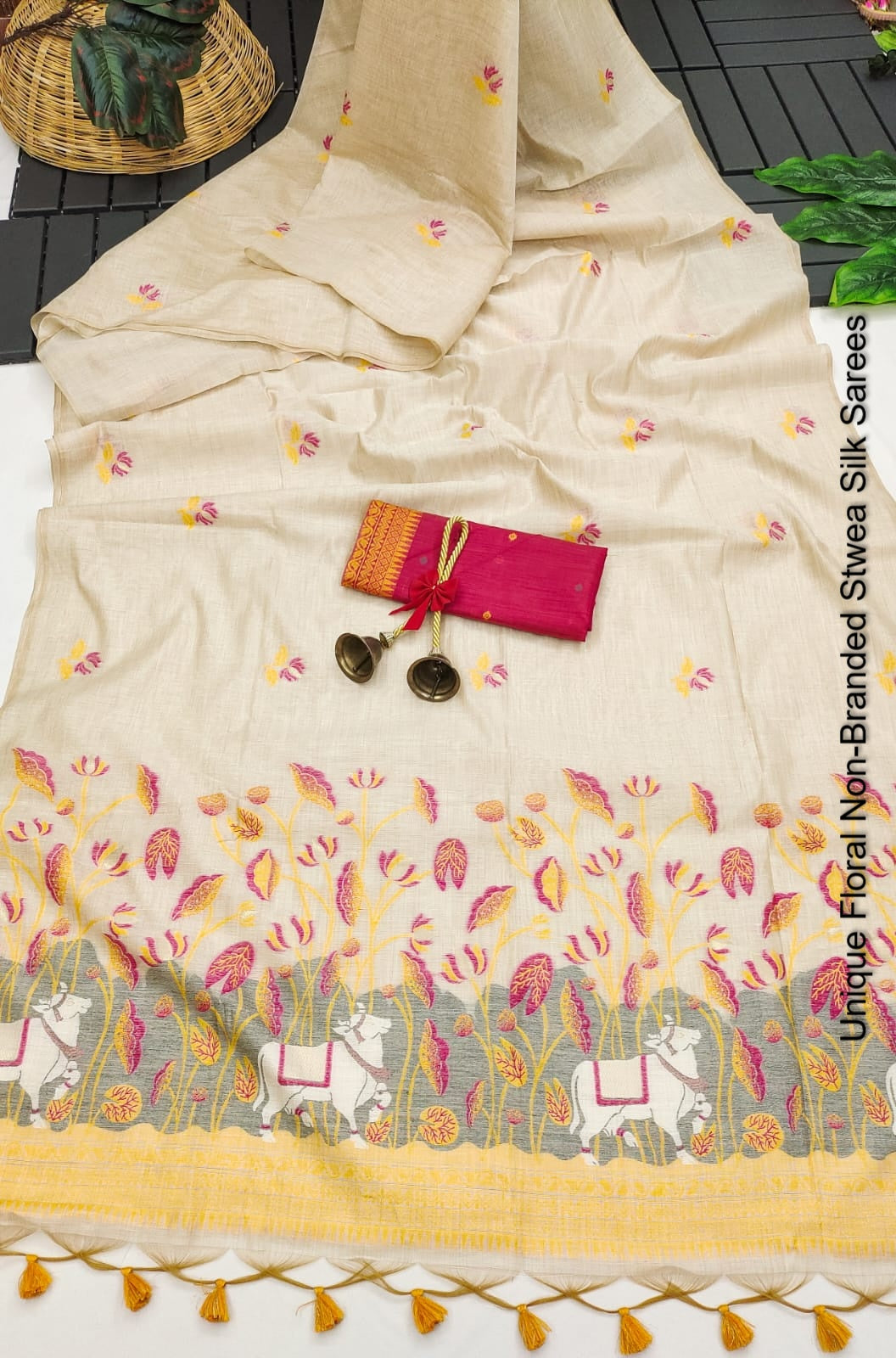 Unique Floral Non-Branded Stwea Silk Sarees