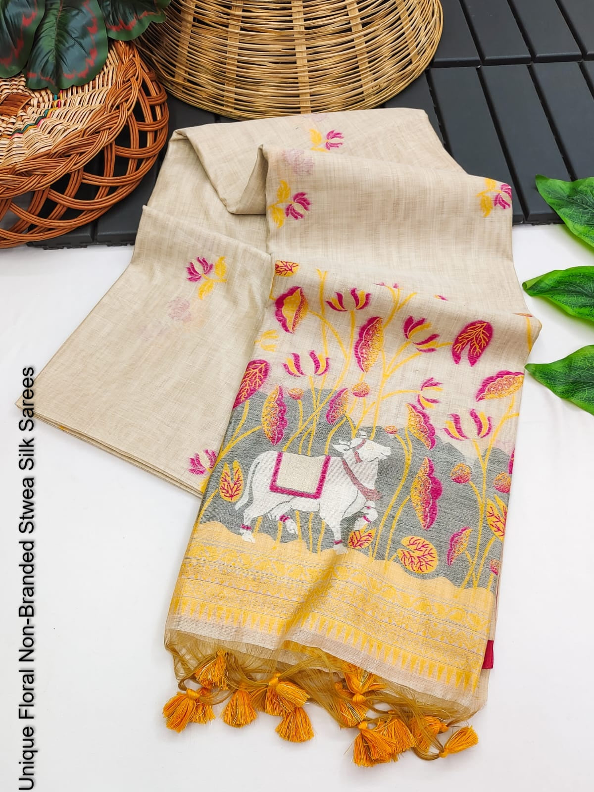 Unique Floral Non-Branded Stwea Silk Sarees