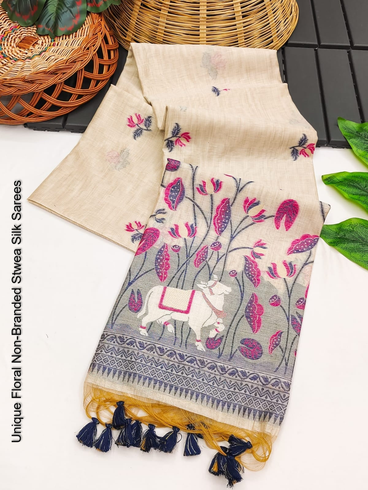 Unique Floral Non-Branded Stwea Silk Sarees