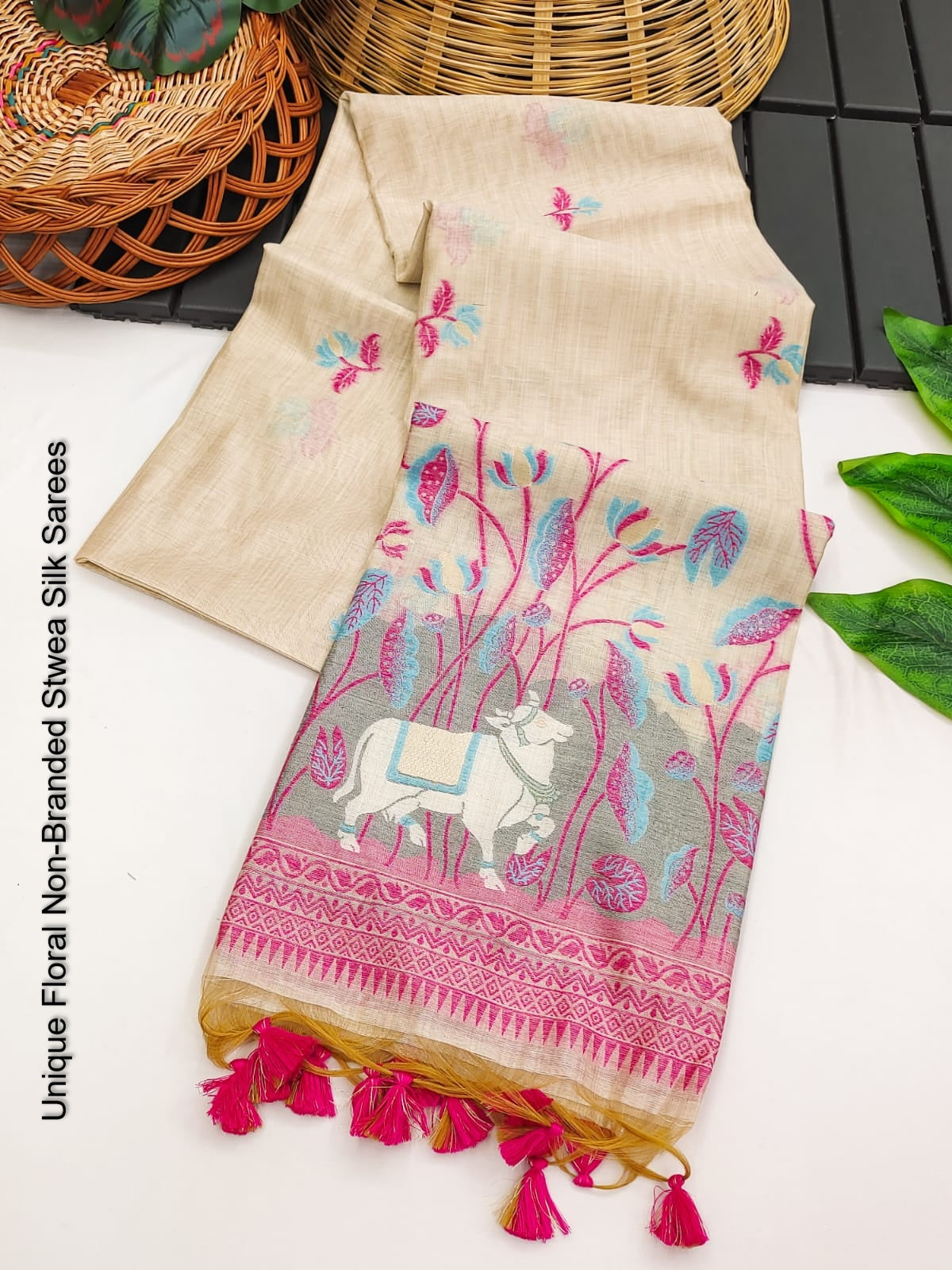 Unique Floral Non-Branded Stwea Silk Sarees