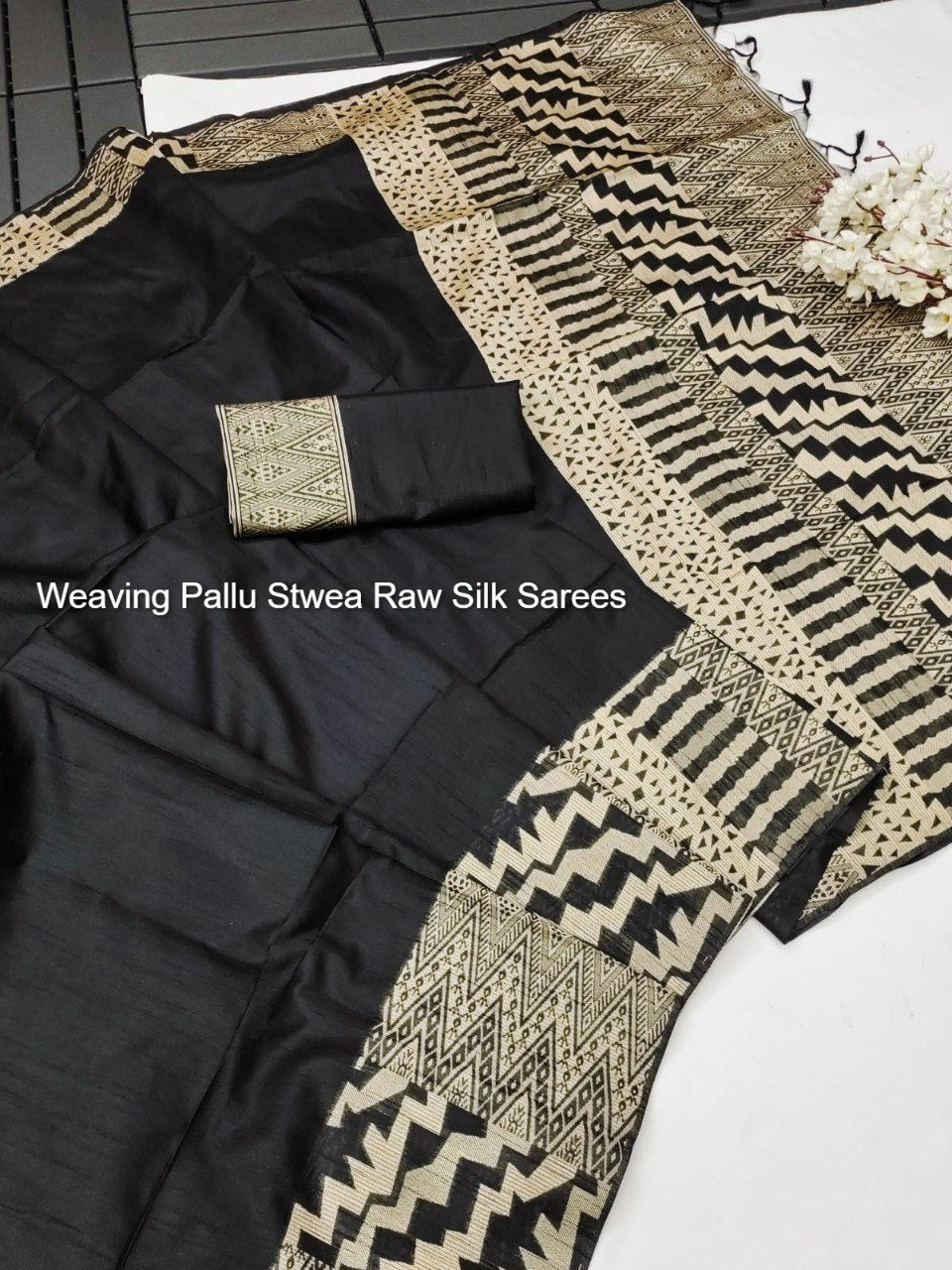 Weaving Pallu Stwea Raw Silk Sarees