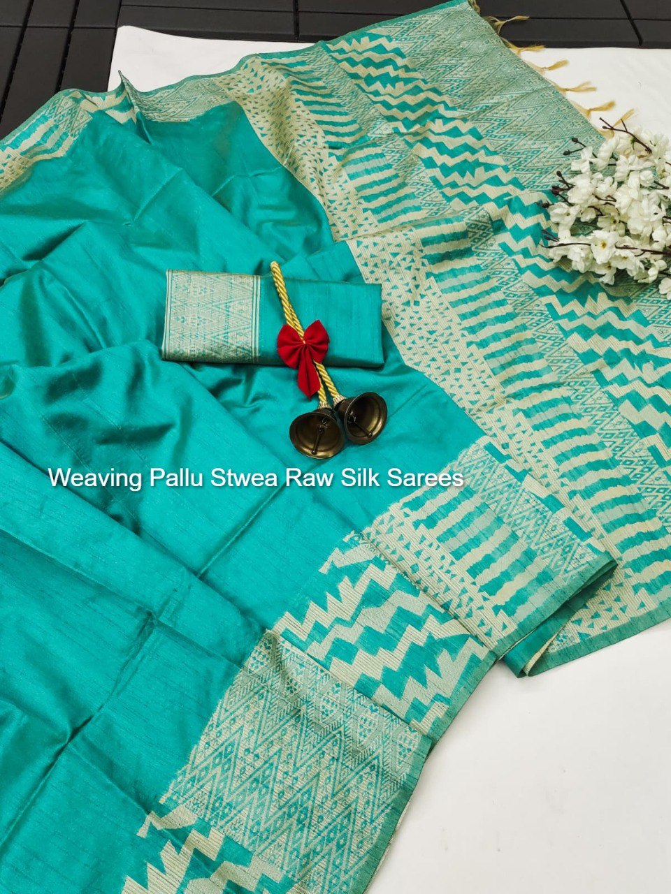 Weaving Pallu Stwea Raw Silk Sarees