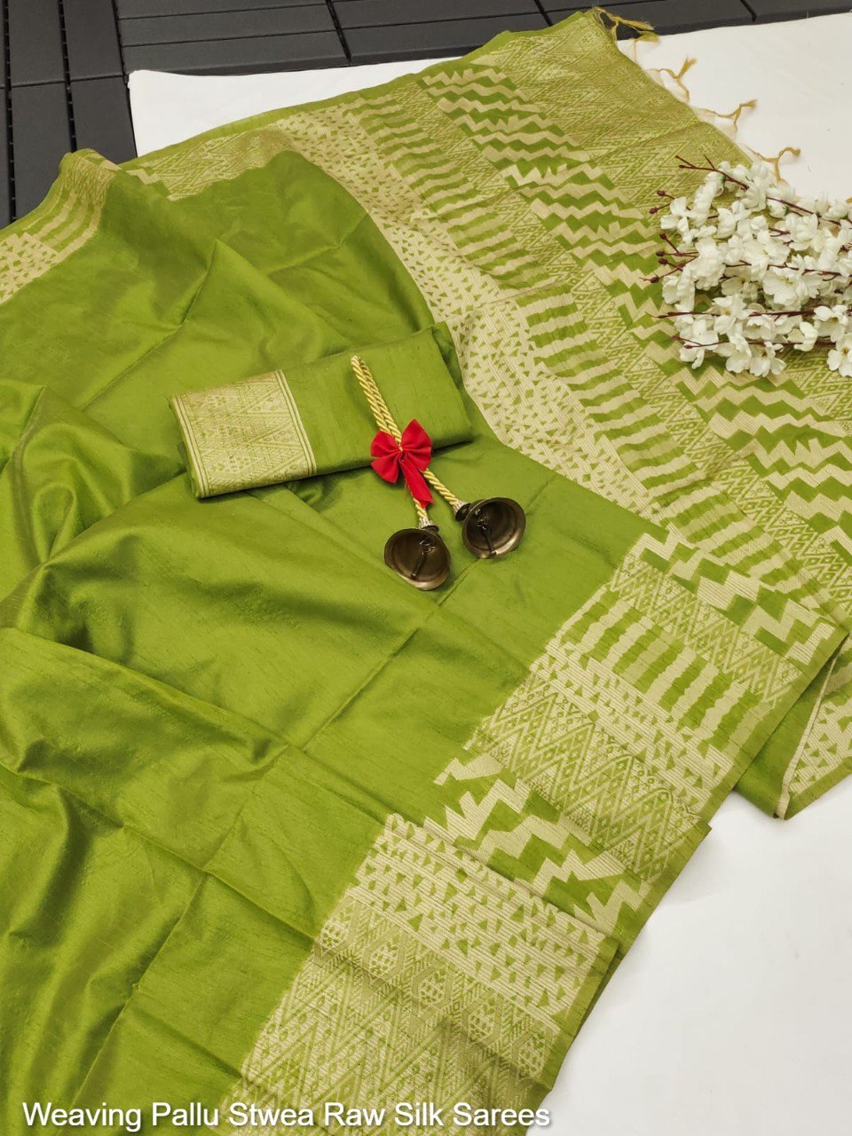 Weaving Pallu Stwea Raw Silk Sarees