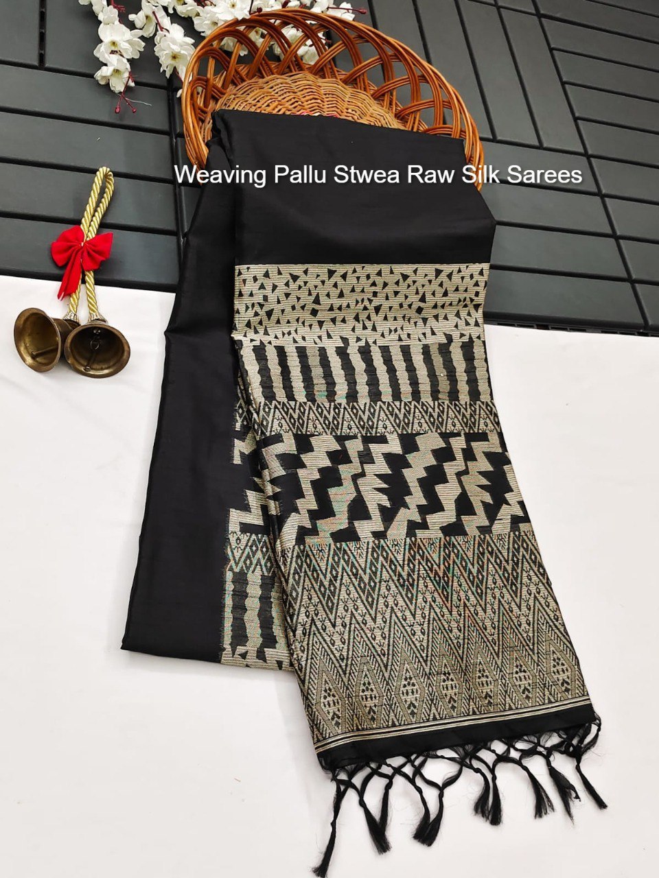 Weaving Pallu Stwea Raw Silk Sarees