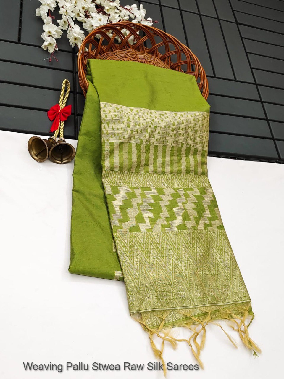 Weaving Pallu Stwea Raw Silk Sarees