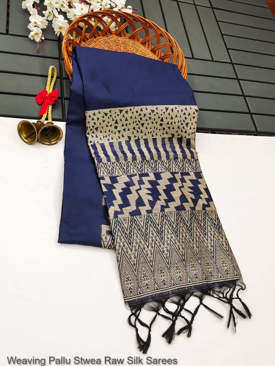 Weaving Pallu Stwea Raw Silk Sarees